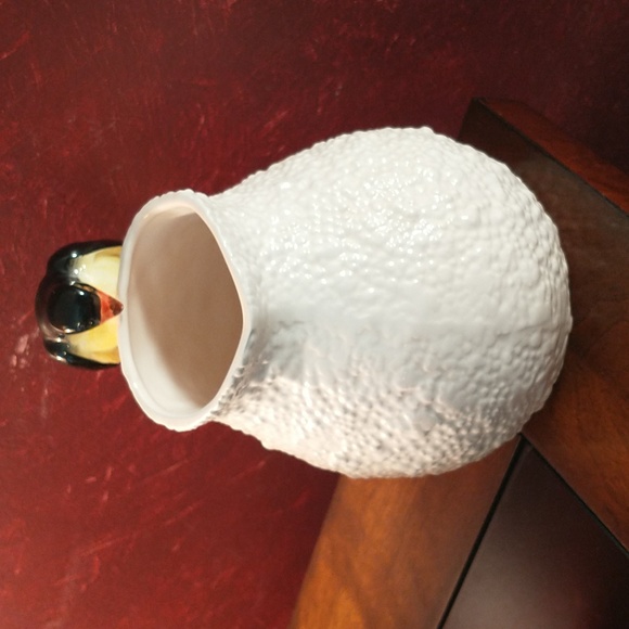 VINTAGE HALDON GROUP WHITE NUBBLY PORCELAIN PITCHER WITH FIGURAL BIRD HANDLE - Picture 4 of 5